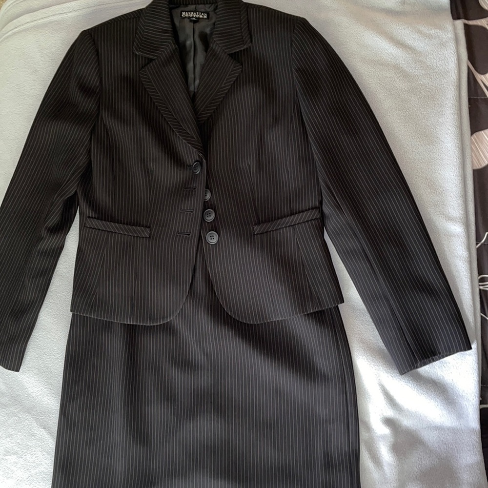 Office suitable for fall & winter. Lightly worn